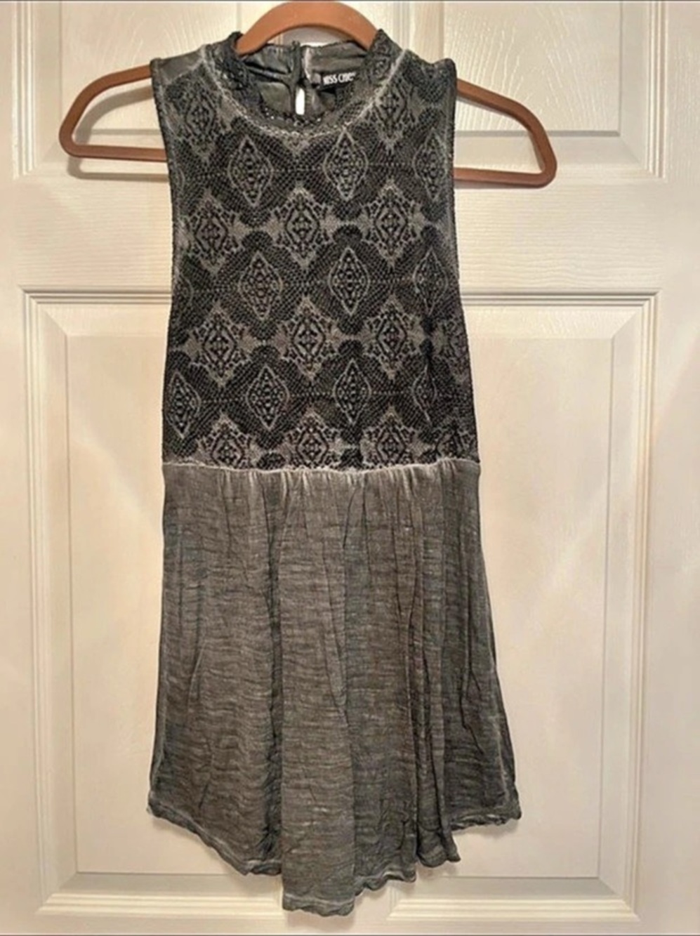 Miss Chievous Geometric top in Gray & Black Size Small
